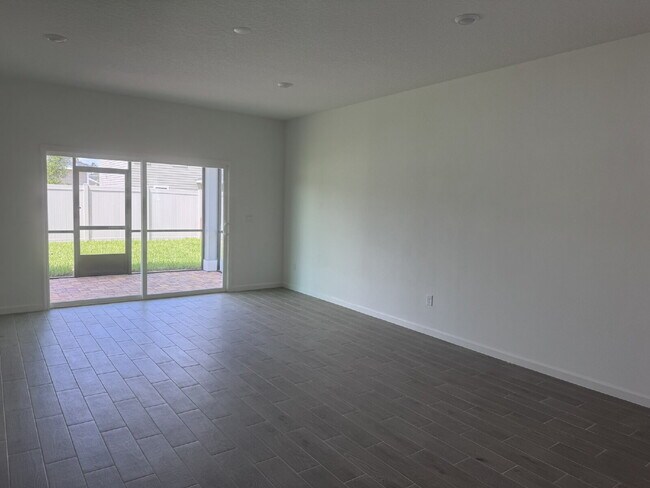 Building Photo - Modern New Construction Home in Central St...