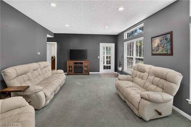 Building Photo - 1139 Lake Meadow Ln
