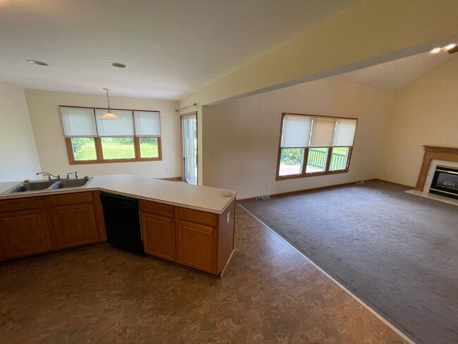 Building Photo - Spacious Home Ready to Rent! Don’t Miss Out!