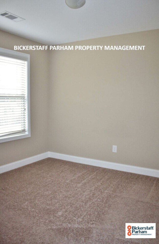 Building Photo - Welcome to Ft. Mitchell!! The Perfect Fami...