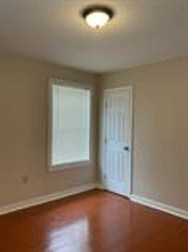 Building Photo - House for Rent