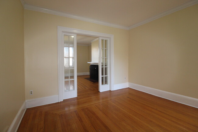 Building Photo - 583 Prospect Ave