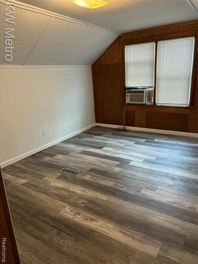 Building Photo - 1414 Owana Ave
