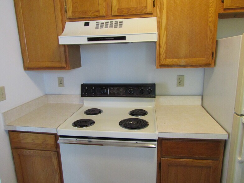 Building Photo - 52 Hilldale Dr