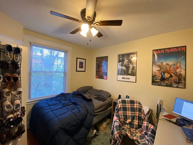 Building Photo - NT 407 Warner St NT