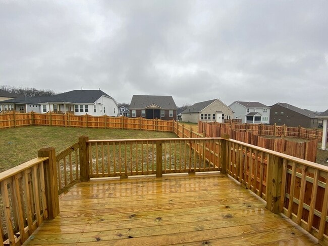 Building Photo - Amazing 4 Bedroom Home in Lebanon / 3.5 Bathrooms / 3 Car Garage /  Fenced in Backyard with Deck /