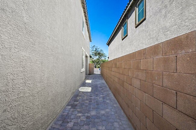 Building Photo - 10589 Sariah Skye Ave