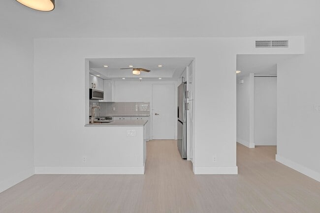 Building Photo - 3700 Galt Ocean Dr