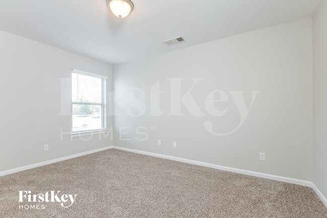Building Photo - 2045 Kensington Ct