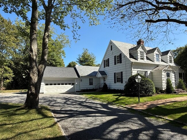 Building Photo - 35 La Rue Dr