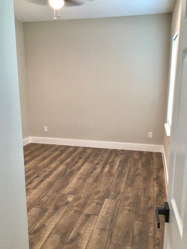 Building Photo - 2109 Marnel Rd