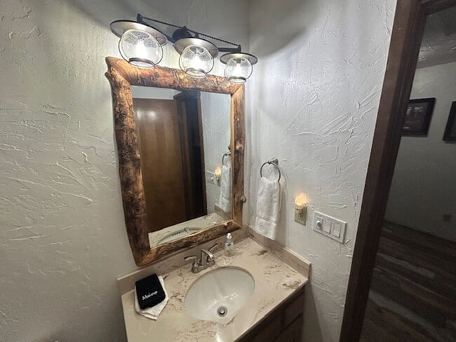 Building Photo - Moonridge 2 Bedroom/2 Baths