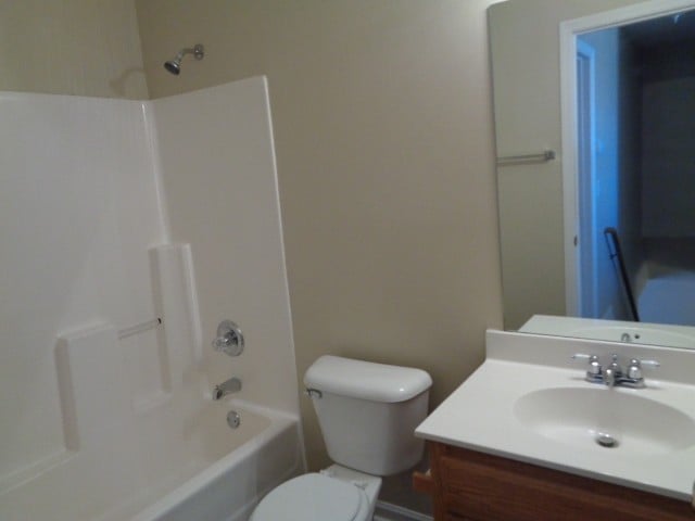 Building Photo - 2814 Sutherland Dr