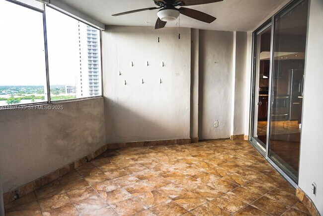 Building Photo - 100 Golden Isles Dr