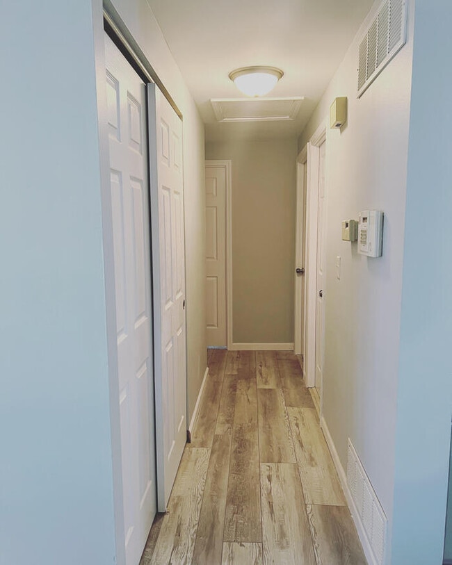 Building Photo - Updated 3BR 1BA Home w/ Garage & Updated Kitchen in Cincinnati