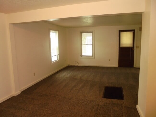 Building Photo - 605 2nd St