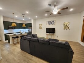 Building Photo - 632 Blue Ridge Dr