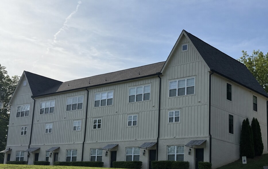 Building Photo - 2739 Jersey Ave