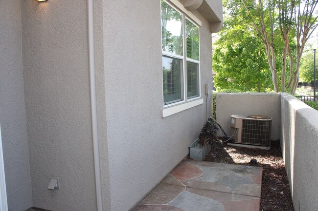 Building Photo - 1808 Dante Cir