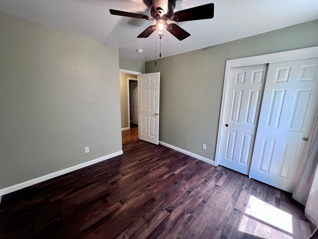 Building Photo - 654 Winery Ct