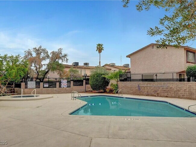 Building Photo - NO MIN CREDIT SCORE REQUIRED, BK OKAY, PAST EVICTION OKAY!, BACKGROUND FRIENDLY. Apply at "The Re...