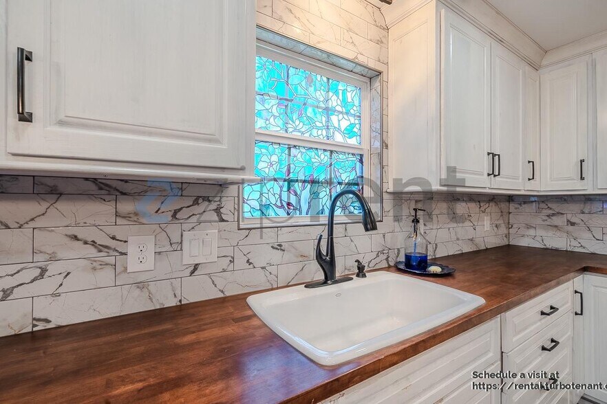 Building Photo - 722 Riveredge Dr