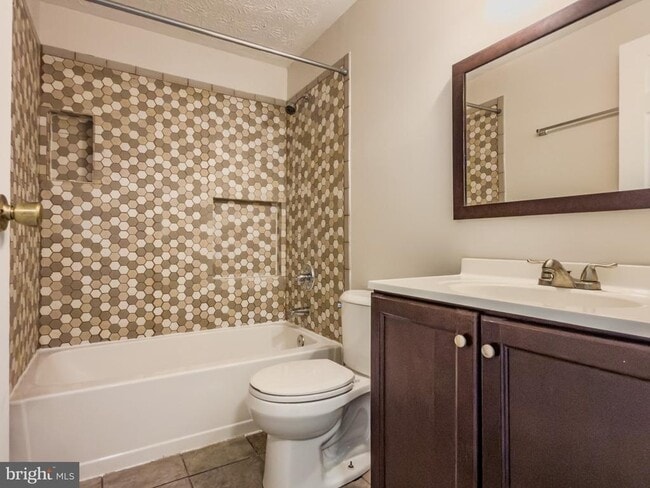 Building Photo - 18008 Wagonwheel Ct
