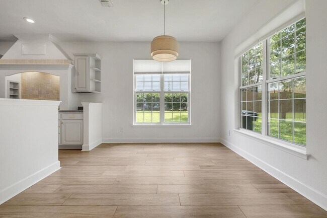 Building Photo - 848 Eagle View Dr