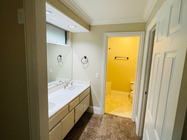 Building Photo - Beautiful 5 bedroom Irvine home