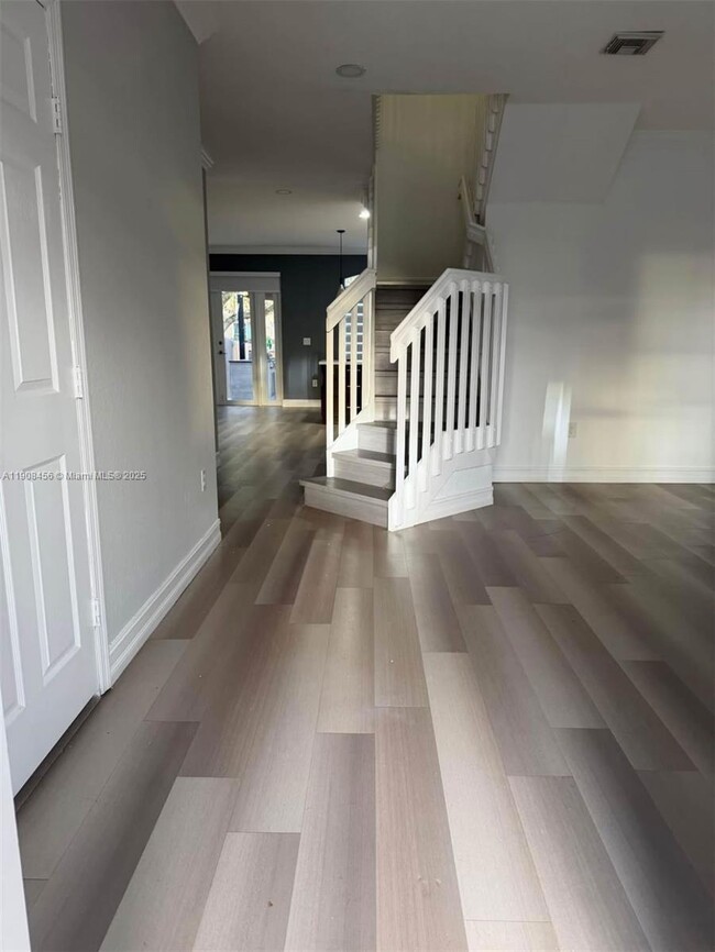 Building Photo - 965 SW 153rd Path