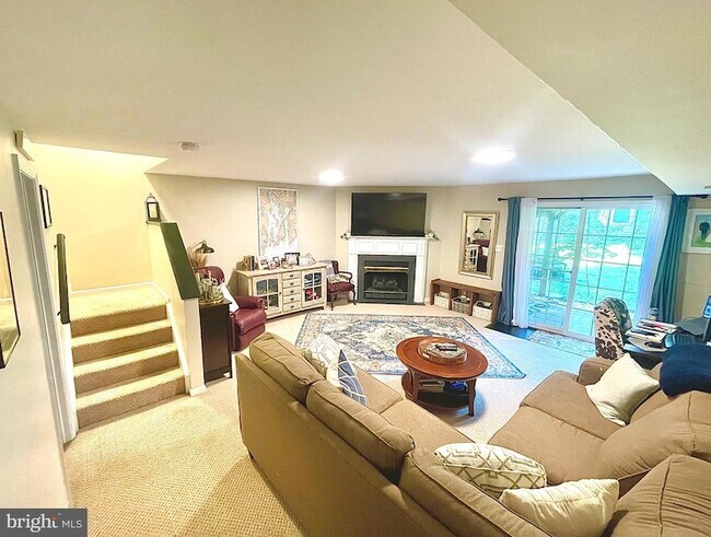 Building Photo - 11471 Heritage Commons Way