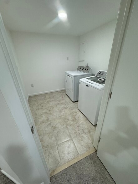 Laundry room - 933 Bancroft Pl