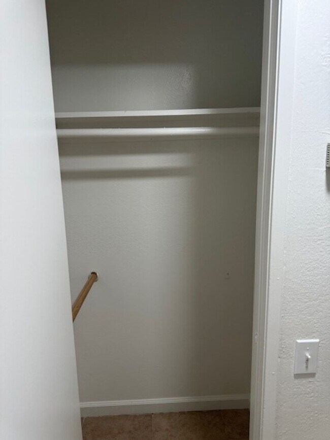 Building Photo - Sampson Ct #B