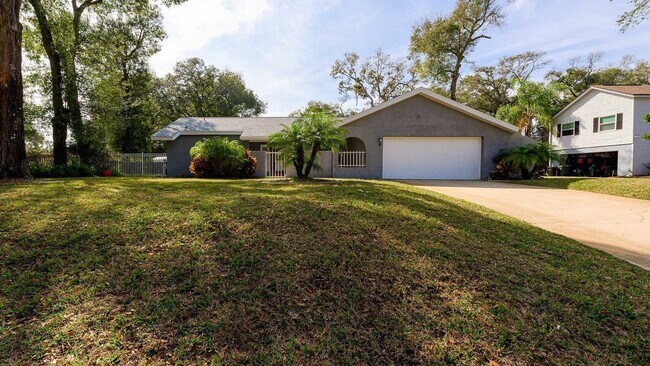 Building Photo - 4 Baywood Dr