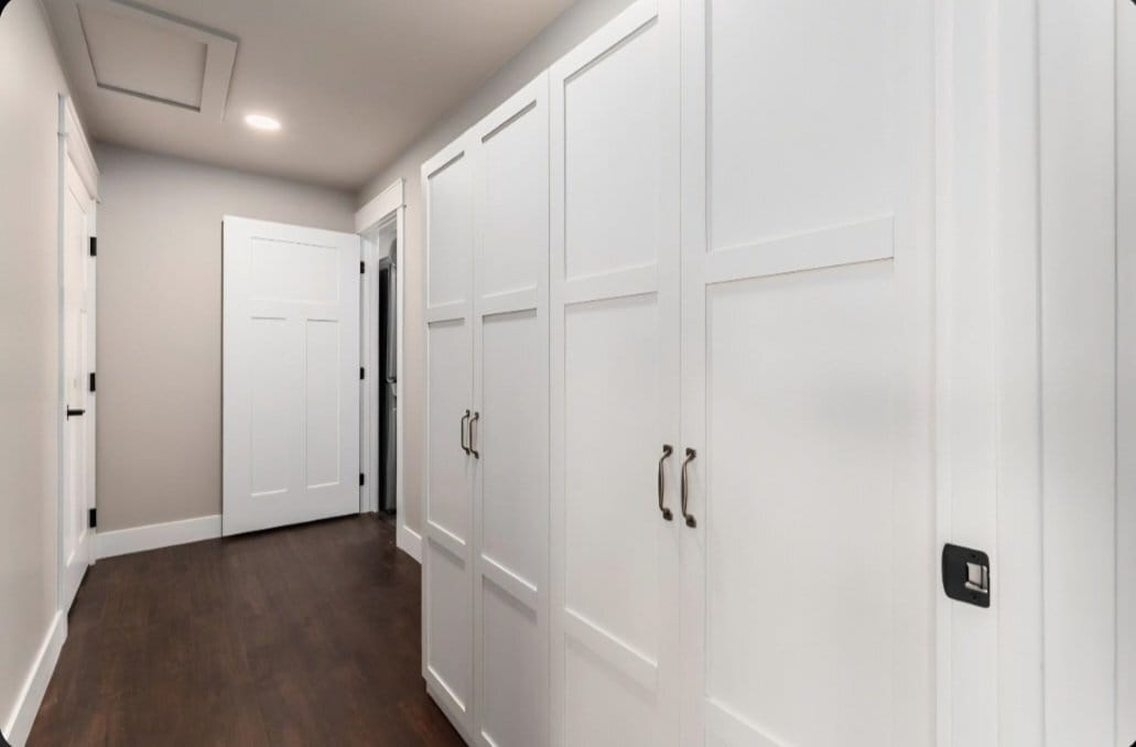 Building Photo - 604 W Crest Dr