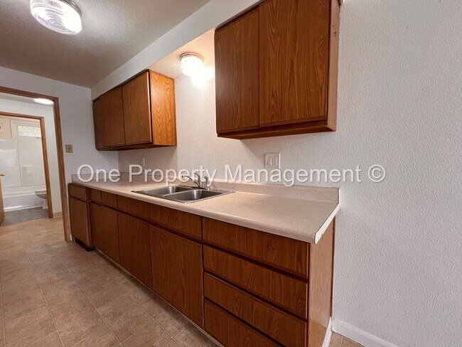 Building Photo - 119 SE 98th Ave