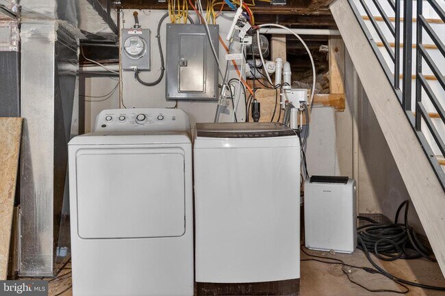 Building Photo - 2543 Nicholas St