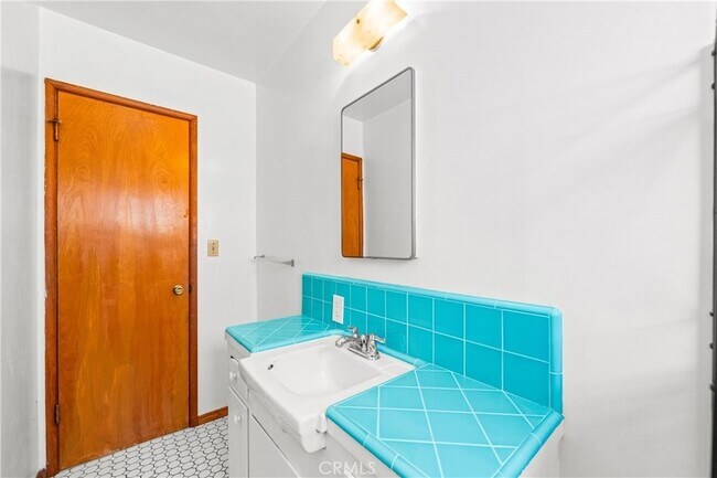 Building Photo - 454 N Shattuck Pl