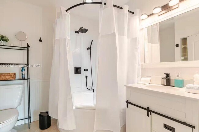 Building Photo - 636 Hibiscus Dr