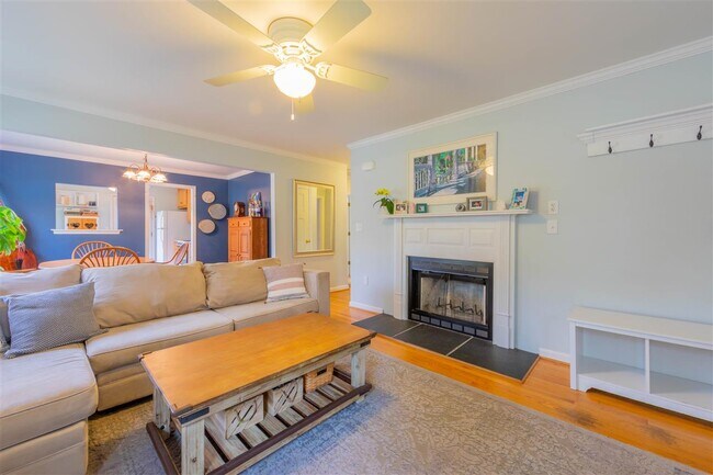 Building Photo - 115 Chisholm Pl