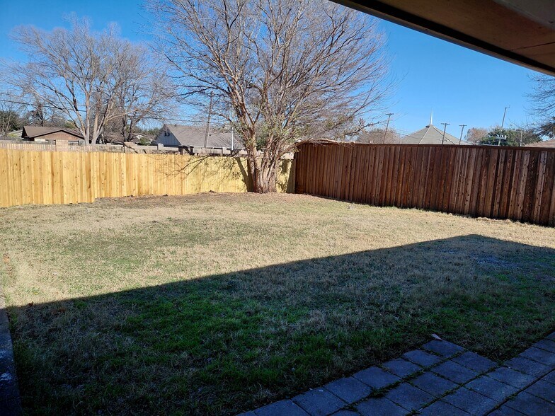 Building Photo - 3305 Lynbrook Dr