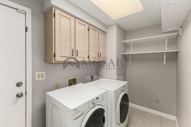 Building Photo - 634 E Century Ave