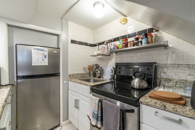 Building Photo - 2122 18th St NW