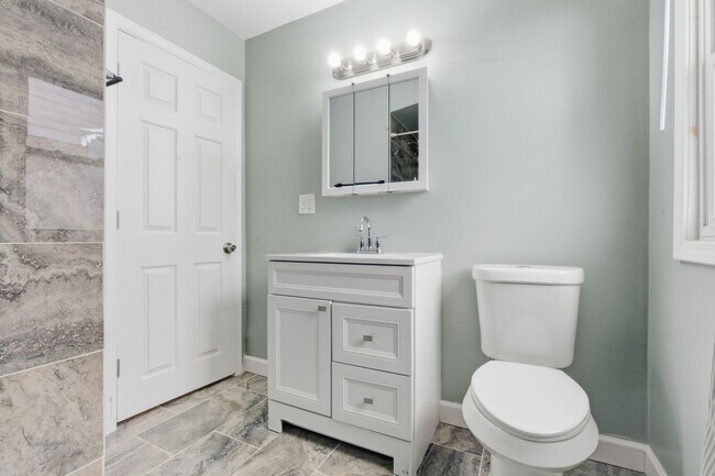 Building Photo - Holiday Special Reduce Rent