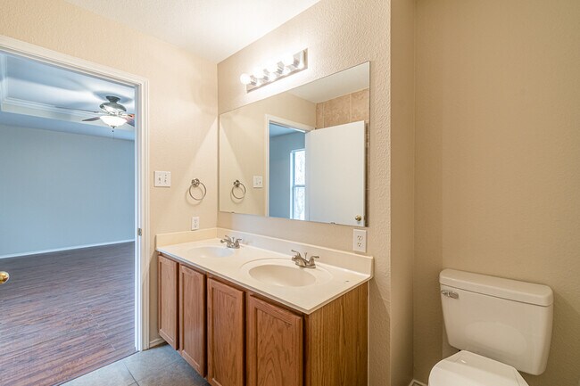 Building Photo - 137 Weeping Way