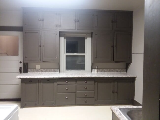 Building Photo - 2 Bed 1 Bath