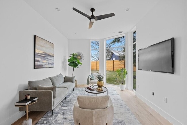 Building Photo - 1409 Valleyridge Dr