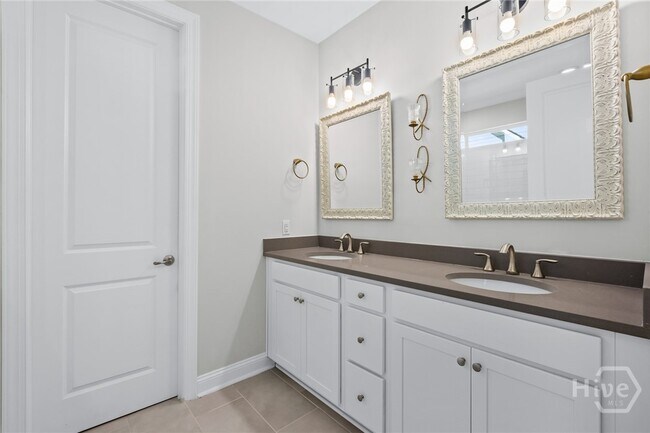 Building Photo - 241 Ridgewood Park Dr S