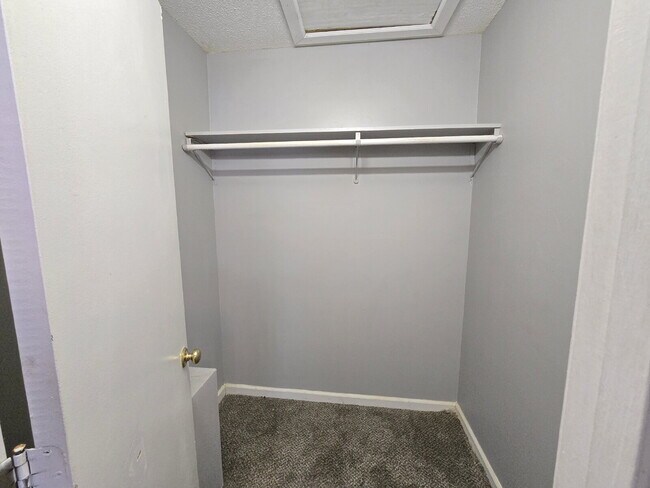 Building Photo - 572 Danielle Dr