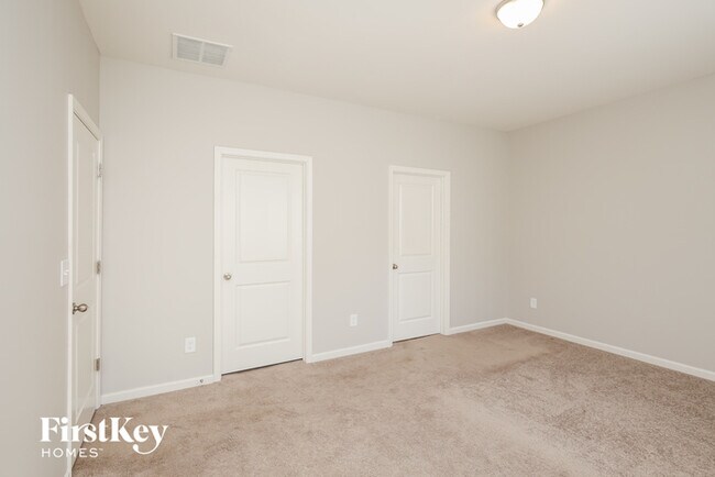 Building Photo - 1247 Hudson Court